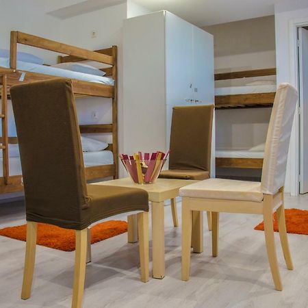 Hostel Poolside 萨格勒布 外观 照片
