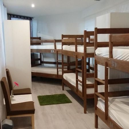 Hostel Poolside 萨格勒布 外观 照片