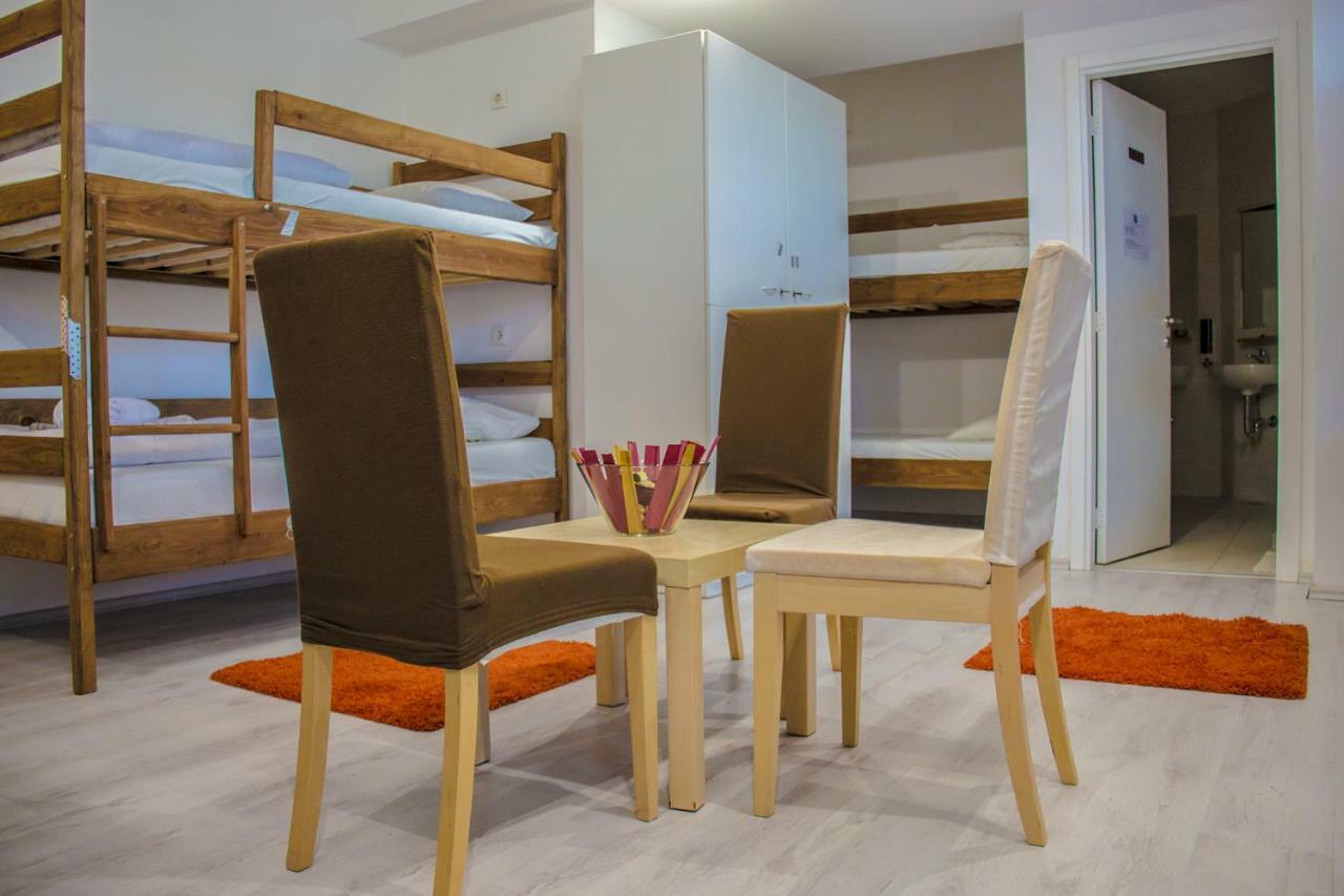 Hostel Poolside 萨格勒布 外观 照片