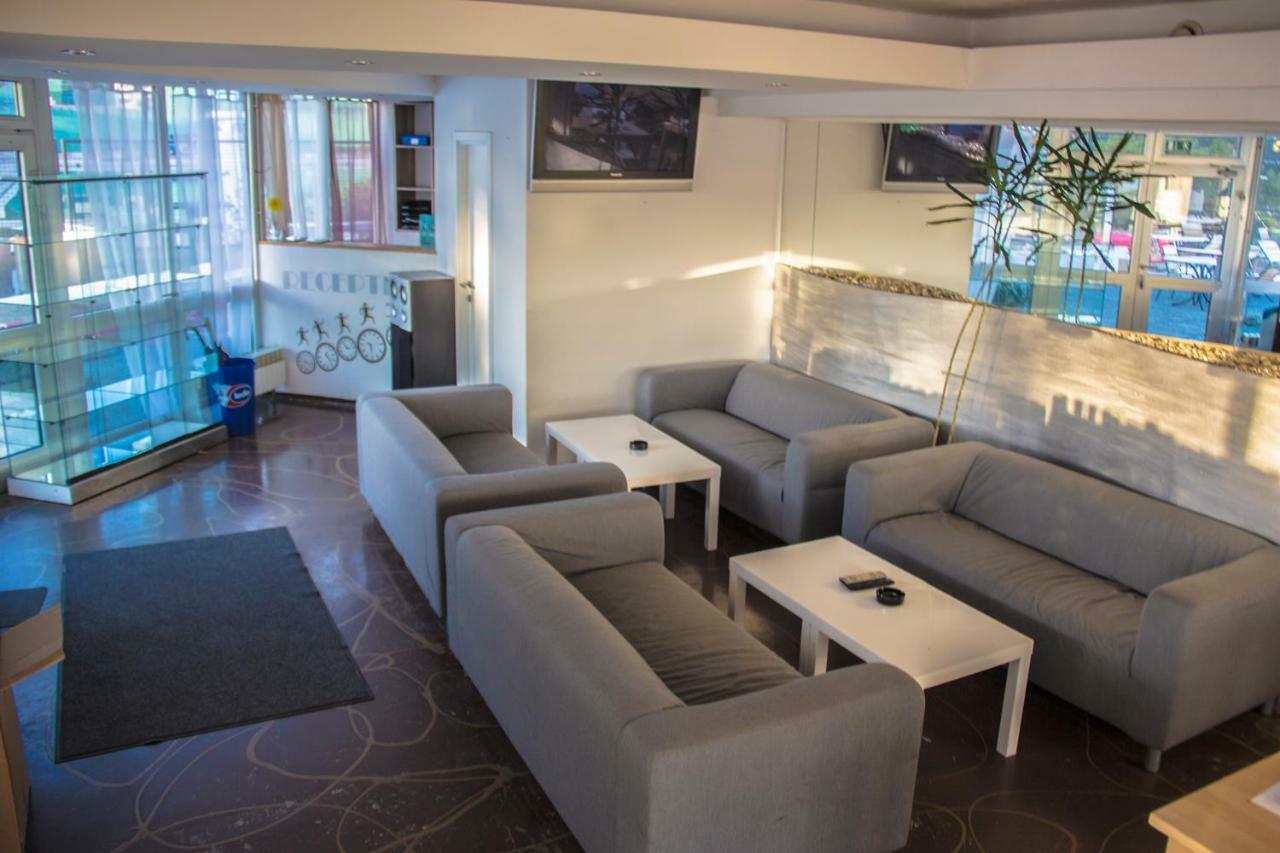 Hostel Poolside 萨格勒布 外观 照片