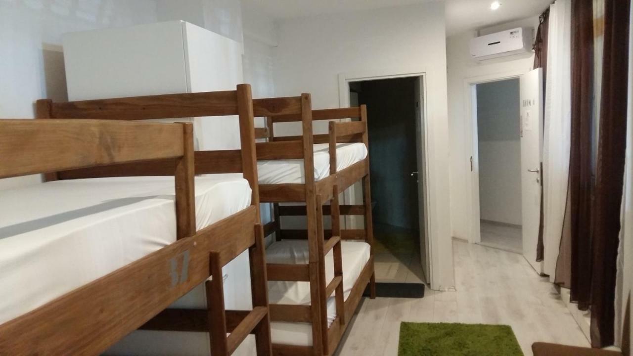 Hostel Poolside 萨格勒布 外观 照片